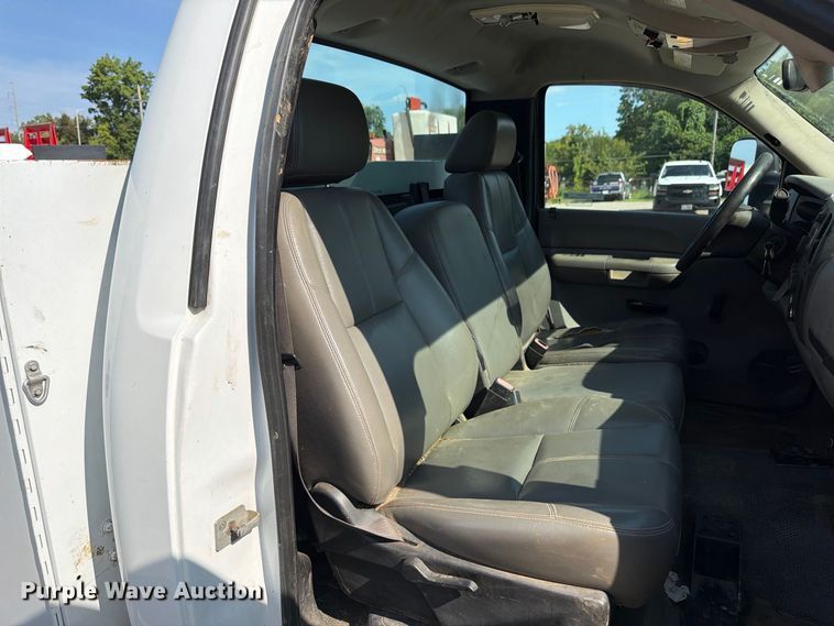 image for item FU4591 2009 Chevrolet Silverado 2500HD utility bed pickup truck