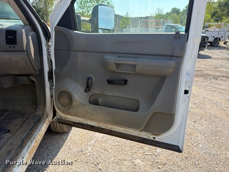 image for item FU4591 2009 Chevrolet Silverado 2500HD utility bed pickup truck