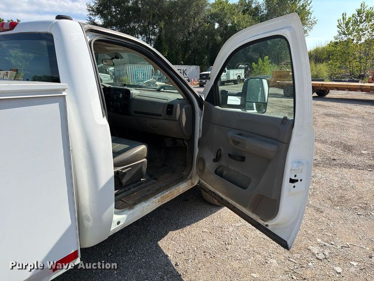 image for item FU4591 2009 Chevrolet Silverado 2500HD utility bed pickup truck