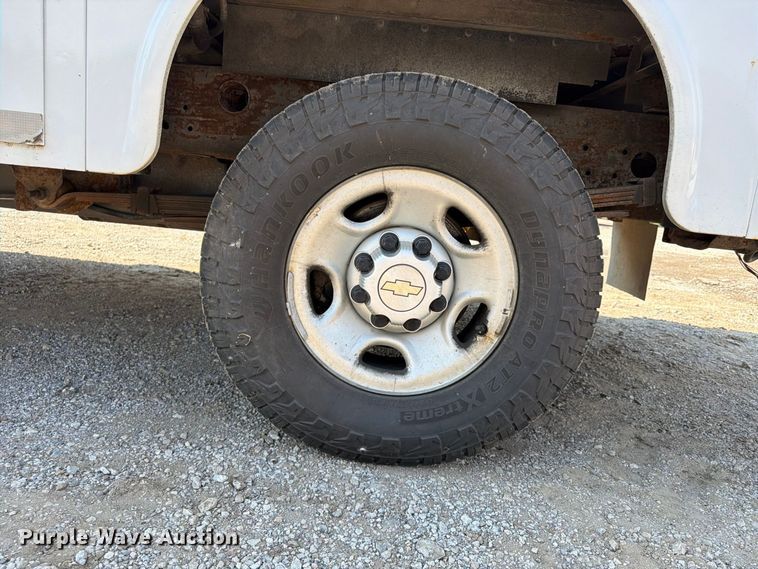 image for item FU4591 2009 Chevrolet Silverado 2500HD utility bed pickup truck