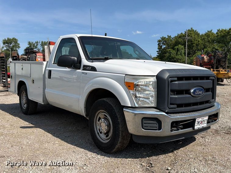 image for item FU4592 2013 Ford F250 Super Duty utility bed pickup truck