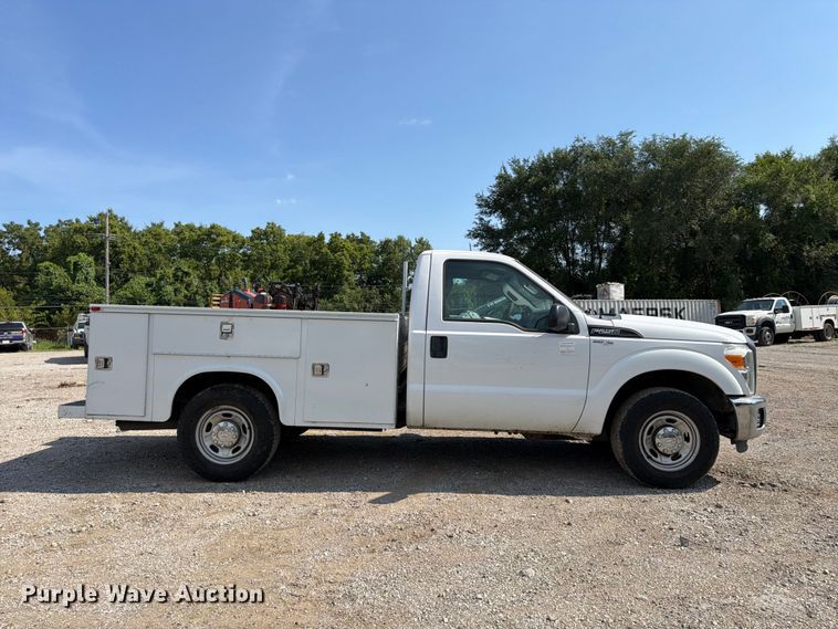 image for item FU4592 2013 Ford F250 Super Duty utility bed pickup truck