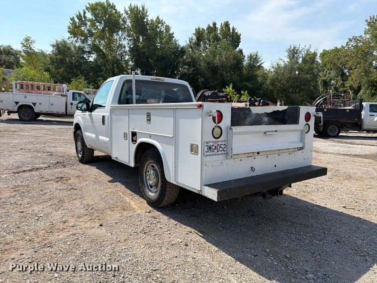 image for item FU4592 2013 Ford F250 Super Duty utility bed pickup truck