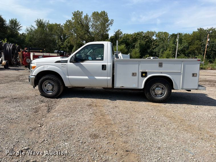 image for item FU4592 2013 Ford F250 Super Duty utility bed pickup truck