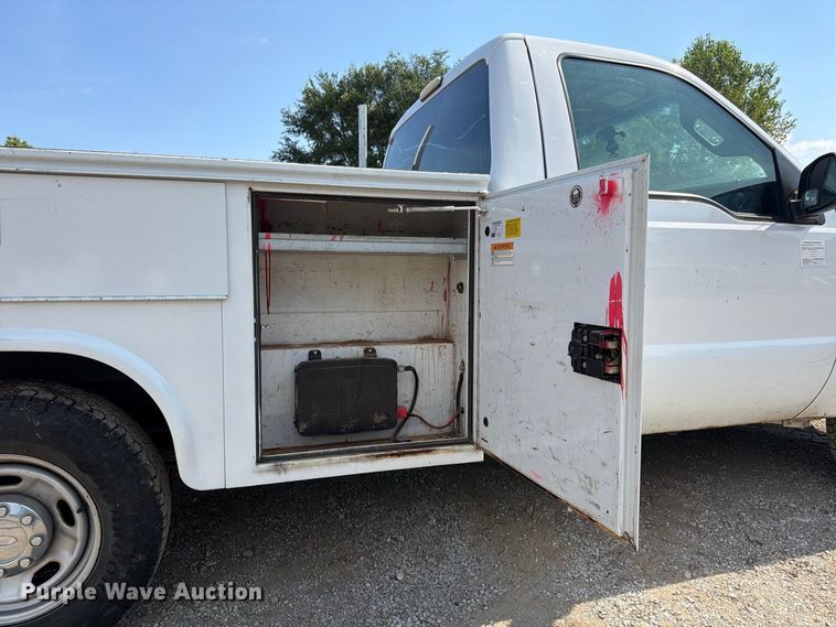 image for item FU4592 2013 Ford F250 Super Duty utility bed pickup truck