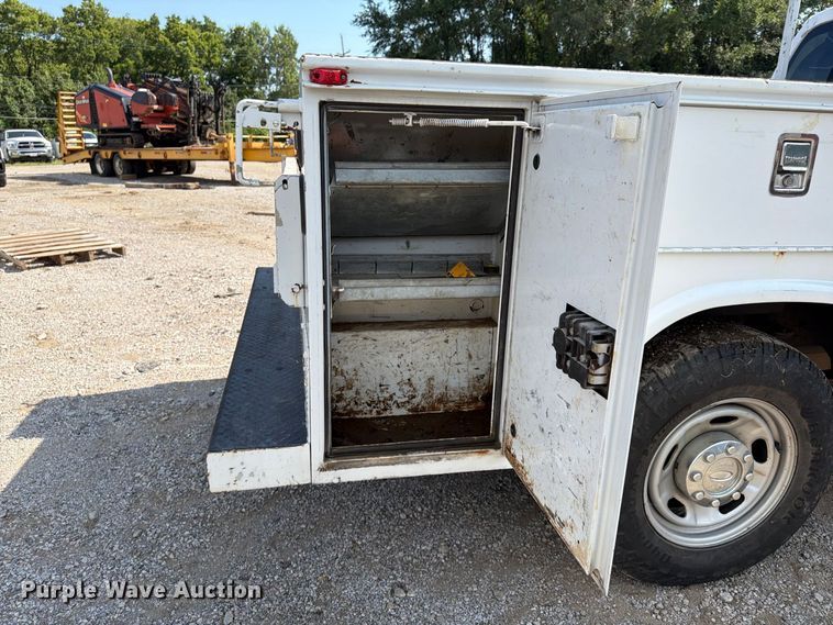 image for item FU4592 2013 Ford F250 Super Duty utility bed pickup truck