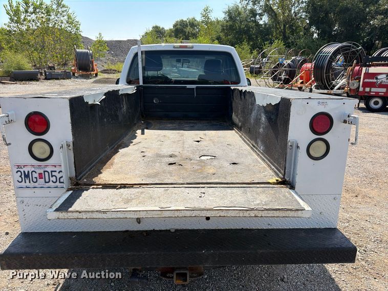 image for item FU4592 2013 Ford F250 Super Duty utility bed pickup truck