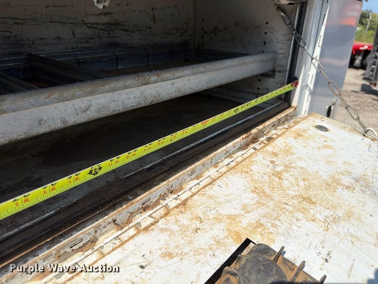 image for item FU4592 2013 Ford F250 Super Duty utility bed pickup truck