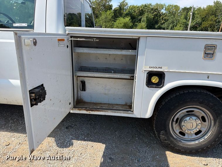 image for item FU4592 2013 Ford F250 Super Duty utility bed pickup truck