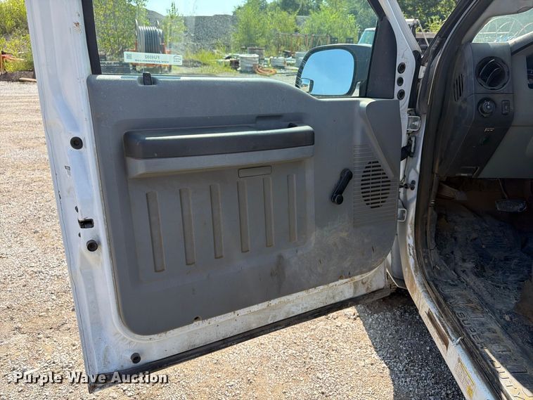 image for item FU4592 2013 Ford F250 Super Duty utility bed pickup truck