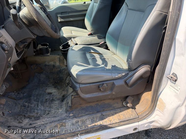image for item FU4592 2013 Ford F250 Super Duty utility bed pickup truck