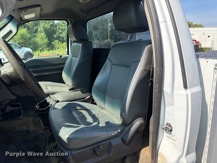 image for item FU4592 2013 Ford F250 Super Duty utility bed pickup truck