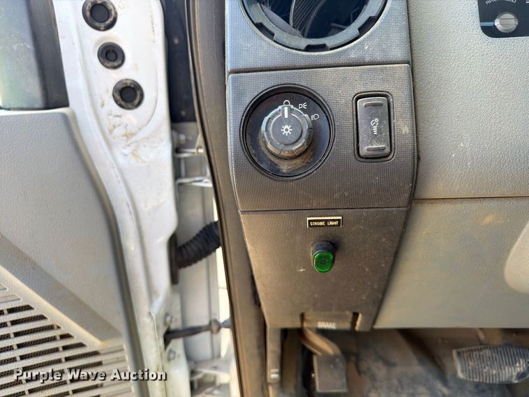 image for item FU4592 2013 Ford F250 Super Duty utility bed pickup truck