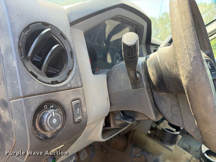 image for item FU4592 2013 Ford F250 Super Duty utility bed pickup truck
