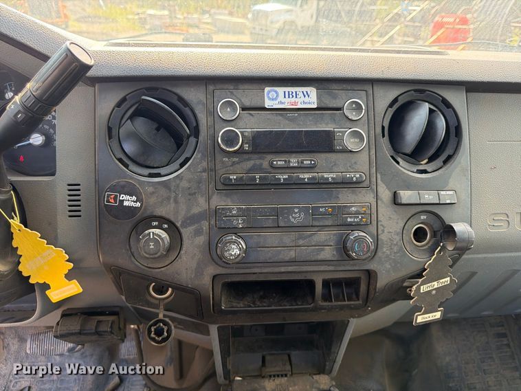 image for item FU4592 2013 Ford F250 Super Duty utility bed pickup truck
