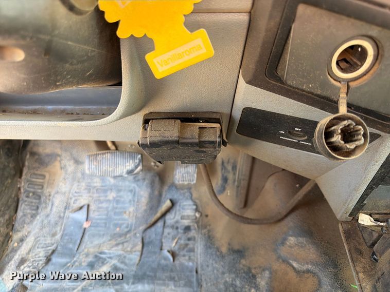 image for item FU4592 2013 Ford F250 Super Duty utility bed pickup truck