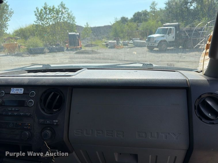 image for item FU4592 2013 Ford F250 Super Duty utility bed pickup truck