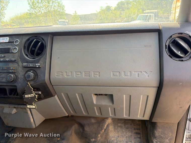 image for item FU4592 2013 Ford F250 Super Duty utility bed pickup truck