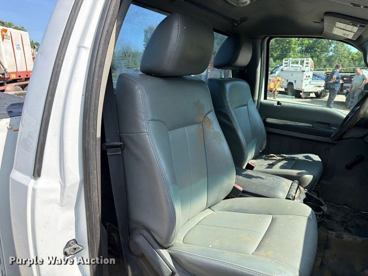 image for item FU4592 2013 Ford F250 Super Duty utility bed pickup truck