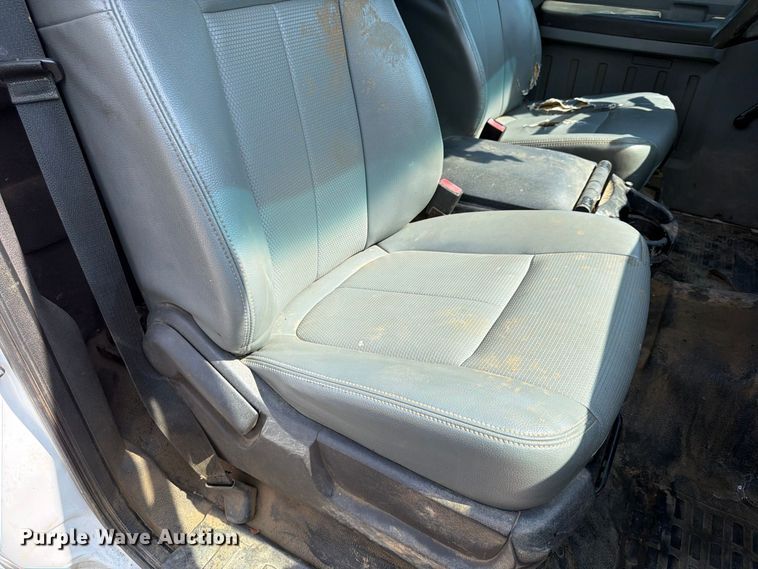 image for item FU4592 2013 Ford F250 Super Duty utility bed pickup truck