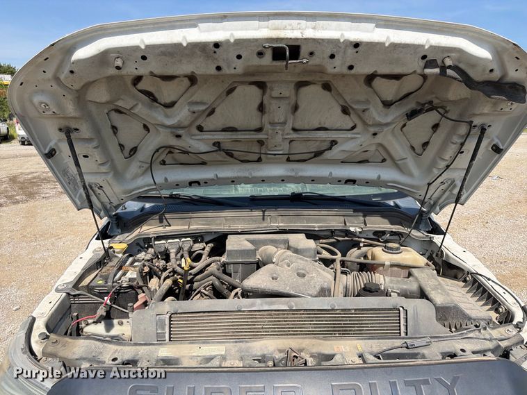 image for item FU4592 2013 Ford F250 Super Duty utility bed pickup truck