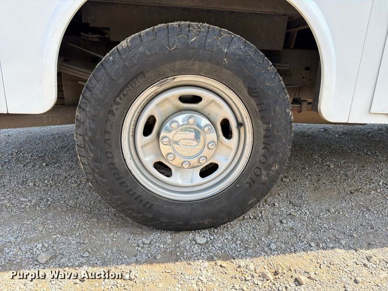 image for item FU4592 2013 Ford F250 Super Duty utility bed pickup truck