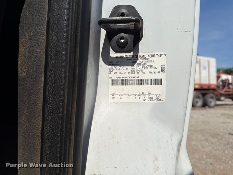 image for item FU4592 2013 Ford F250 Super Duty utility bed pickup truck