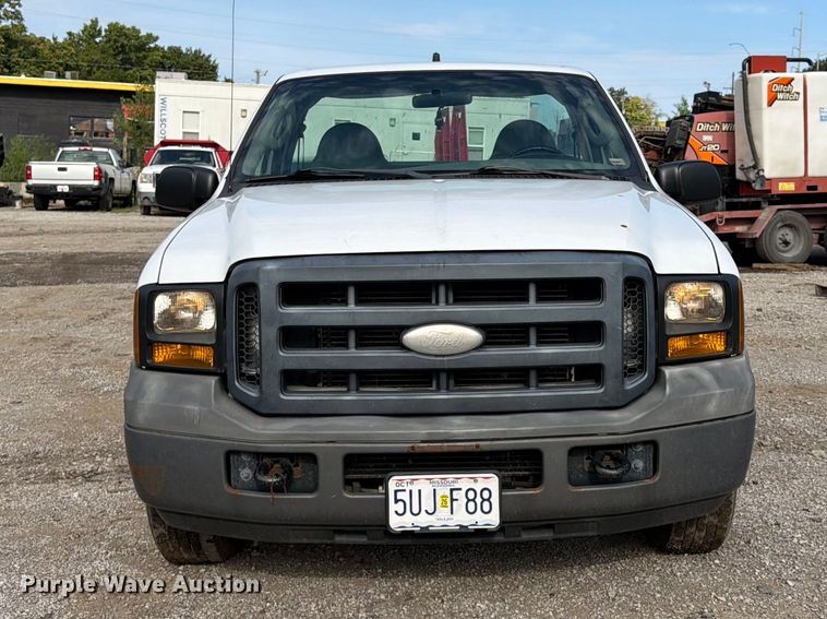 image for item FU4593 2006 Ford F250 Super Duty XL utility bed pickup truck