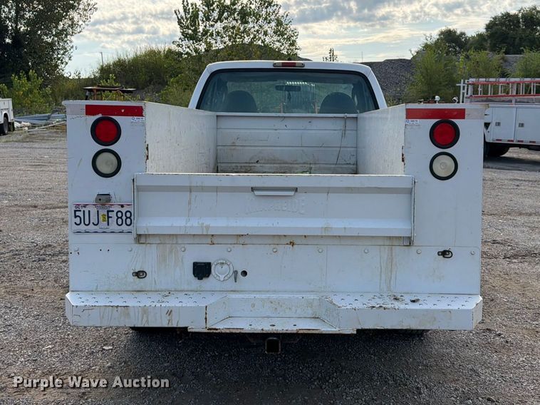 image for item FU4593 2006 Ford F250 Super Duty XL utility bed pickup truck