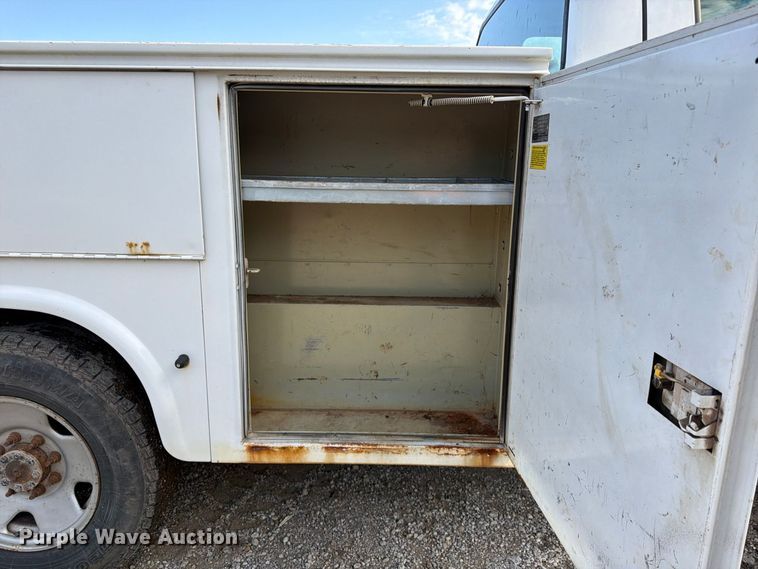 image for item FU4593 2006 Ford F250 Super Duty XL utility bed pickup truck