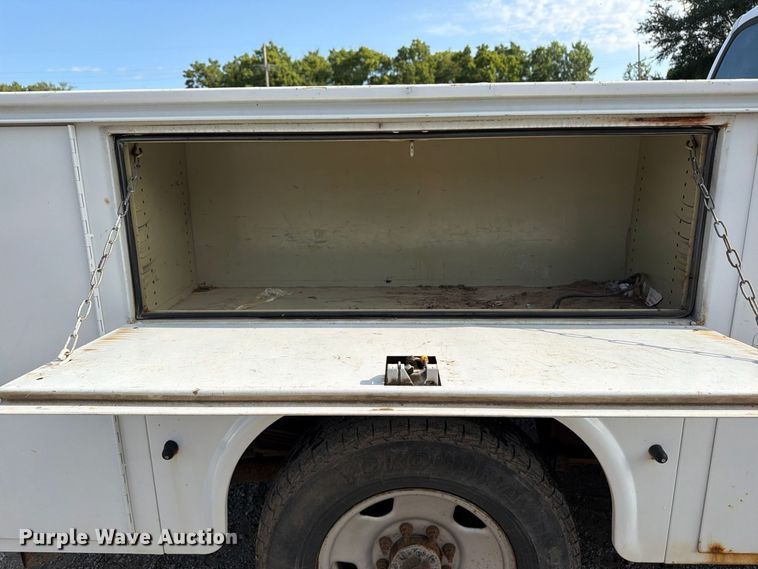 image for item FU4593 2006 Ford F250 Super Duty XL utility bed pickup truck