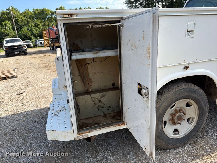 image for item FU4593 2006 Ford F250 Super Duty XL utility bed pickup truck