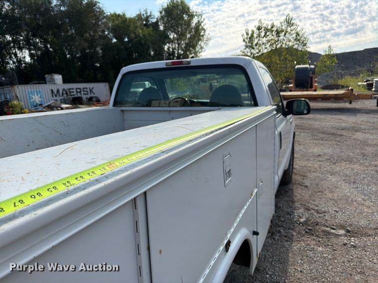 image for item FU4593 2006 Ford F250 Super Duty XL utility bed pickup truck