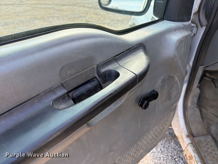 image for item FU4593 2006 Ford F250 Super Duty XL utility bed pickup truck