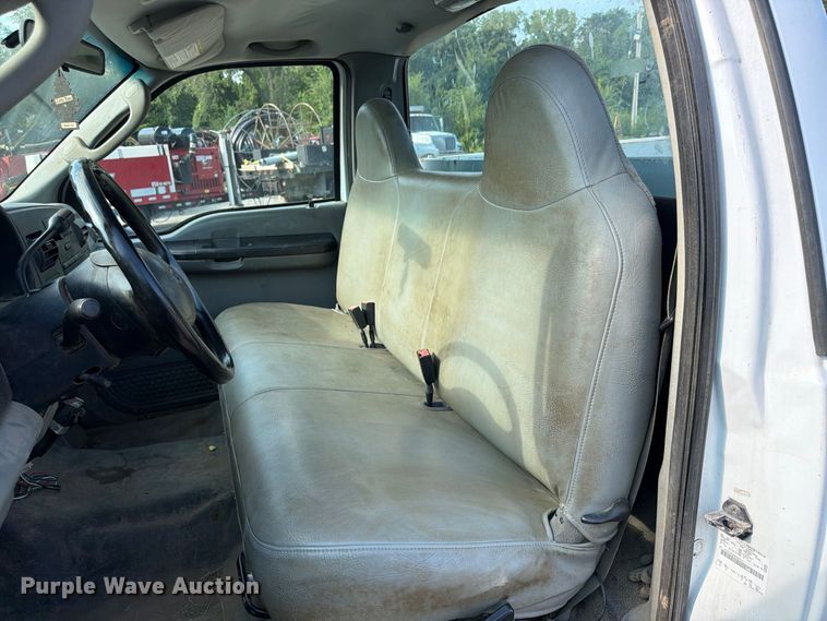 image for item FU4593 2006 Ford F250 Super Duty XL utility bed pickup truck