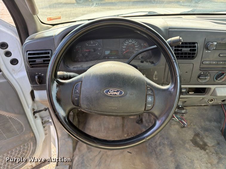 image for item FU4593 2006 Ford F250 Super Duty XL utility bed pickup truck