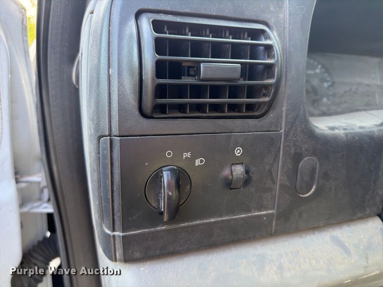 image for item FU4593 2006 Ford F250 Super Duty XL utility bed pickup truck