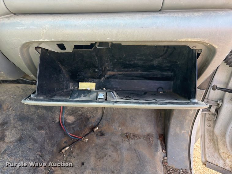 image for item FU4593 2006 Ford F250 Super Duty XL utility bed pickup truck
