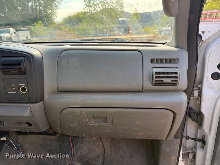 image for item FU4593 2006 Ford F250 Super Duty XL utility bed pickup truck
