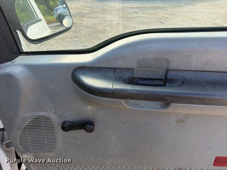 image for item FU4593 2006 Ford F250 Super Duty XL utility bed pickup truck