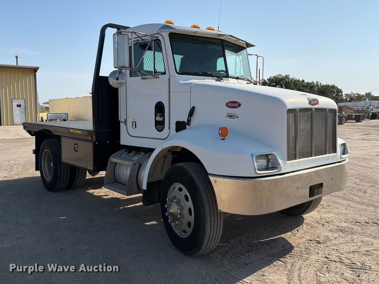 image for item MZ9896 2002 Peterbilt 330 flatbed truck