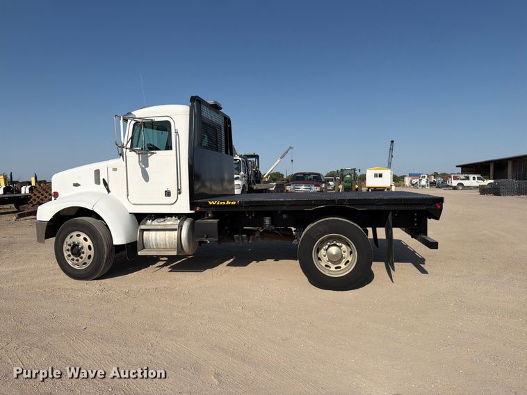 image for item MZ9896 2002 Peterbilt 330 flatbed truck