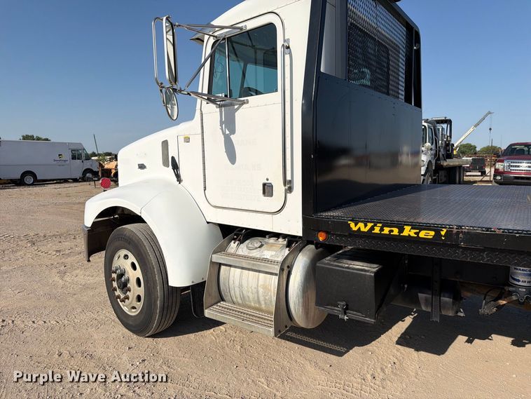 image for item MZ9896 2002 Peterbilt 330 flatbed truck