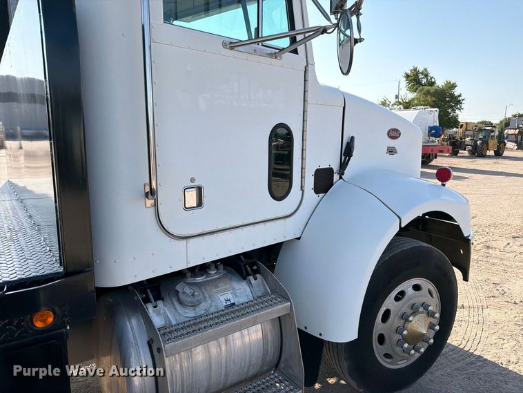 image for item MZ9896 2002 Peterbilt 330 flatbed truck