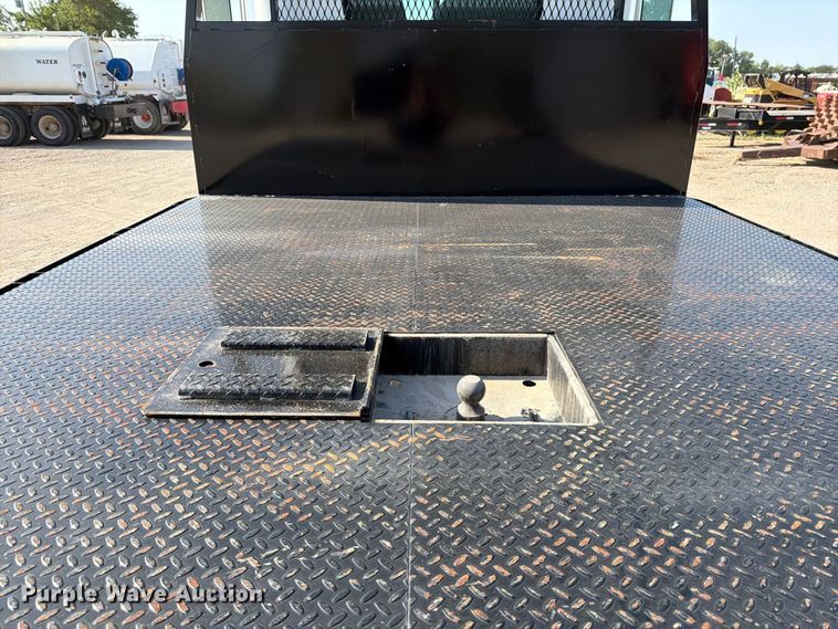image for item MZ9896 2002 Peterbilt 330 flatbed truck