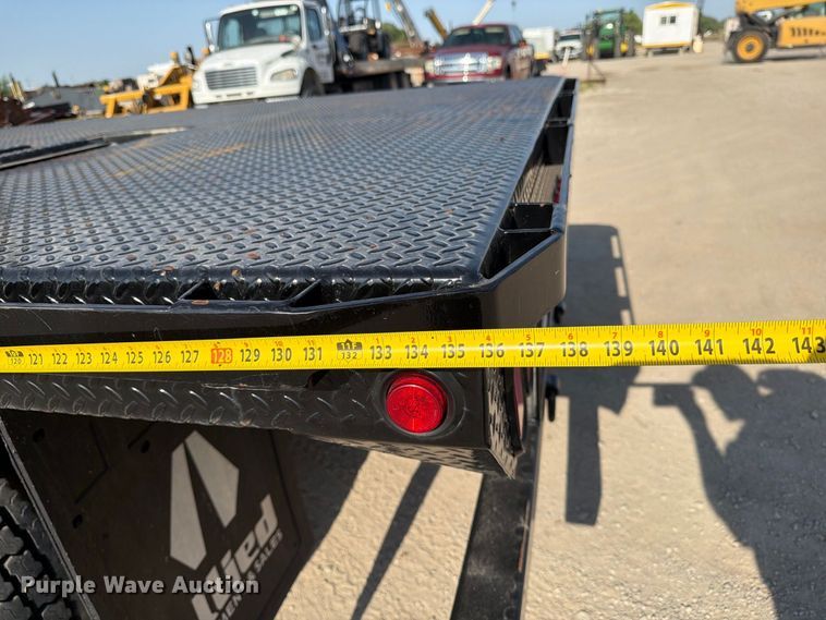 image for item MZ9896 2002 Peterbilt 330 flatbed truck