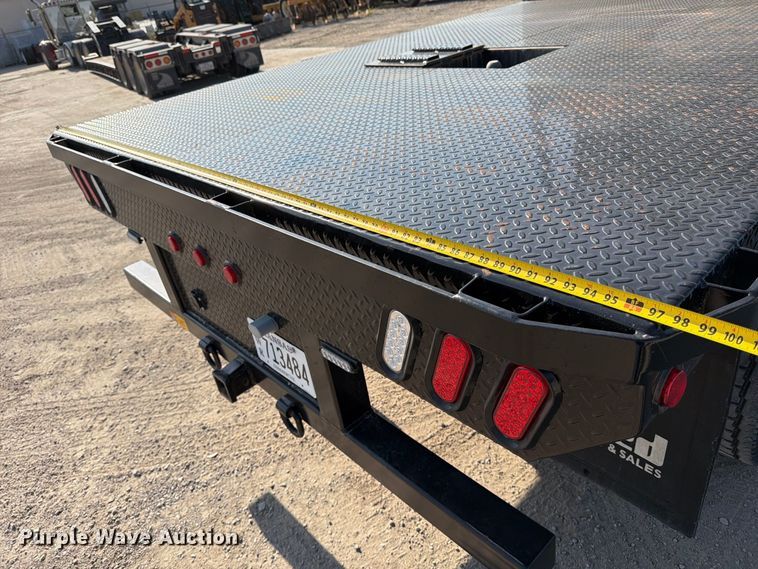 image for item MZ9896 2002 Peterbilt 330 flatbed truck