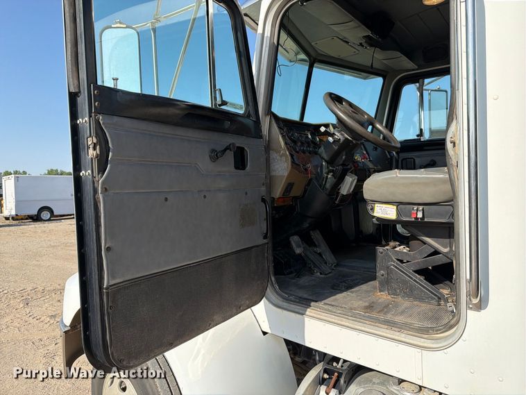 image for item MZ9896 2002 Peterbilt 330 flatbed truck