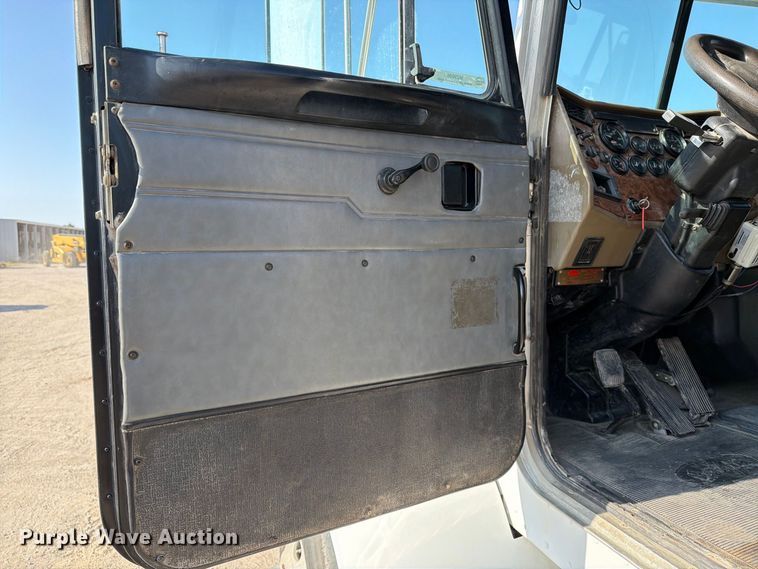 image for item MZ9896 2002 Peterbilt 330 flatbed truck