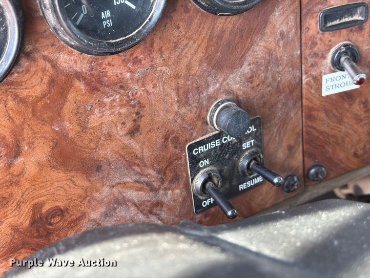 image for item MZ9896 2002 Peterbilt 330 flatbed truck